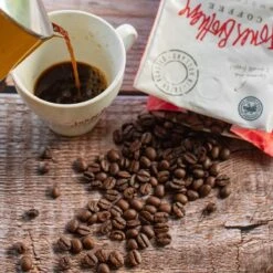 Jones Brothers Coffee The Big Shot Koffiebonen - 6 X 500 Gram 11 Jones Brothers Coffee The Big Shot Koffiebonen - 6 X 500 Gram -Koffie Tijd Winkel 1200x1200 171