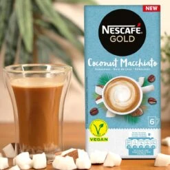 Nescafé Gold Coconut Macchiato Oploskoffie - 6 Doosjes à 6 Zakjes 13 Nescafé Gold Coconut Macchiato Oploskoffie - 6 Doosjes à 6 Zakjes -Koffie Tijd Winkel 1200x1200 302
