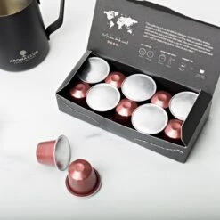 Aroma Club - Proefpakket Nespresso Compatible Capsules (100 St.) - 5 Smaken - Espresso & Lungo - 100% Aluminium Koffiecups 15 Aroma Club - Proefpakket Nespresso Compatible Capsules (100 St.) - 5 Smaken - Espresso & Lungo - 100% Aluminium Koffiecups -Koffie Tijd Winkel 1200x1200 53