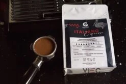 Italiano Espresso Honey Process Vietnamese Koffiebonen Aanbieding 250g GAIA Cafe 19 Italiano Espresso Honey Process Vietnamese Koffiebonen Aanbieding 250g GAIA Cafe -Koffie Tijd Winkel 1200x800 11