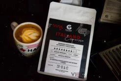 Italiano Espresso Honey Process Vietnamese Koffiebonen Aanbieding 250g GAIA Cafe 23 Italiano Espresso Honey Process Vietnamese Koffiebonen Aanbieding 250g GAIA Cafe -Koffie Tijd Winkel 1200x800 15