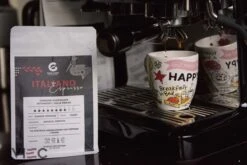 Italiano Espresso Honey Process Vietnamese Koffiebonen Aanbieding 250g GAIA Cafe 24 Italiano Espresso Honey Process Vietnamese Koffiebonen Aanbieding 250g GAIA Cafe -Koffie Tijd Winkel 1200x800 16