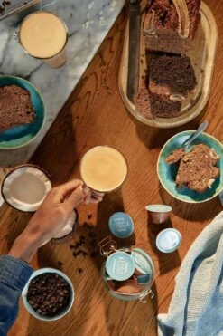 Nescafé Dolce Gusto Coconut Macchiato Capsules - Vegan Koffie - 36 Koffiecups 14 Nescafé Dolce Gusto Coconut Macchiato Capsules - Vegan Koffie - 36 Koffiecups -Koffie Tijd Winkel 800x1200 5