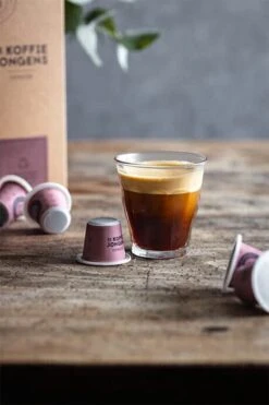 Nespresso Cups - De Koffiejongens - Espresso - 100% Biologisch Afbreekbaar - 60 Cups - 100% Nespresso Compatible 7 Nespresso Cups - De Koffiejongens - Espresso - 100% Biologisch Afbreekbaar - 60 Cups - 100% Nespresso Compatible -Koffie Tijd Winkel 800x1200 7